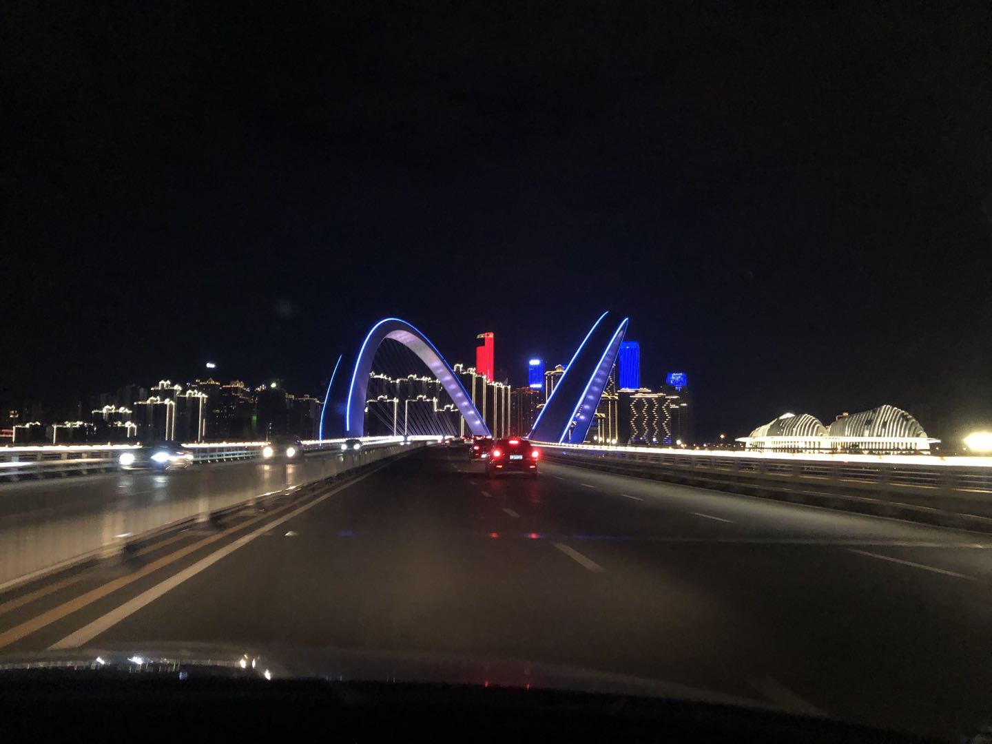 陈娅+《日夜兼程》，2020年8月1日深夜回家途中摄于南宁大桥。.jpg
